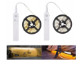 Set bendă LED 5V 2m - Alb cald (3000K) + controler cu senzor de mișcare și crepuscular pe baterii AAA