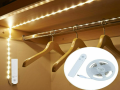Set bendă LED 5V 2m - Alb cald (3000K) + controler cu senzor de mișcare și crepuscular pe baterii AAA