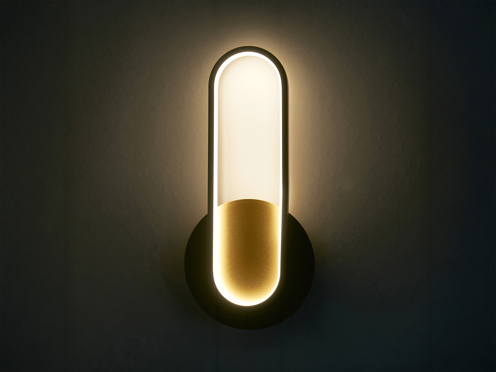 Aplica LED Goldimo pe întuneric